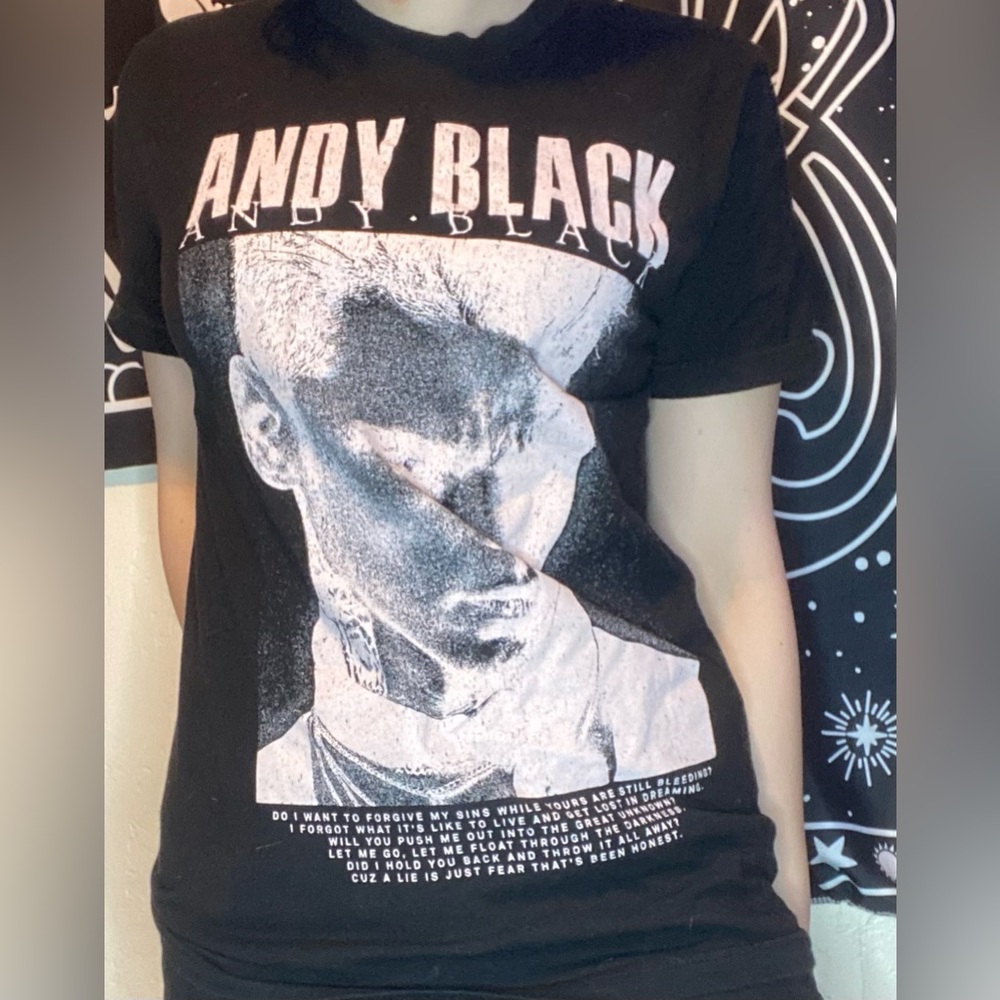 Andy Black tee in large